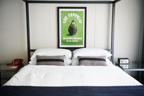 The Phoenix Hotel, Room