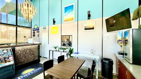 Days Inn by Wyndham Los Angeles LAX Airport/Stadium Area