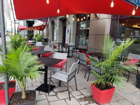 Novotel Montreal Centre, Exterior