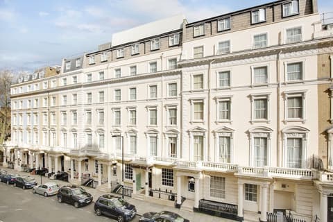 Queens Park Hotel, Front of property