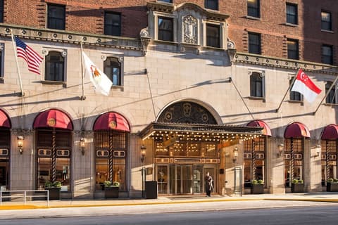 Millennium Knickerbocker Chicago, Front of property