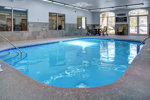 Country Inn & Suites by Radisson Asheville Downtown Tunnel Road, Indoor pool