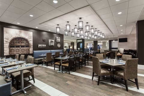 Wyndham Philadelphia Historic District, Dining