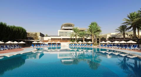Radisson Blu Hotel, Kuwait, Pool