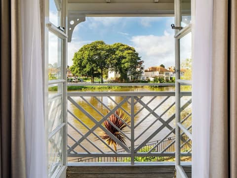 Sunday London Staines-upon-Thames Heathrow T5