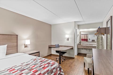 Red Roof Inn Jackson Downtown - Fairgrounds, Room