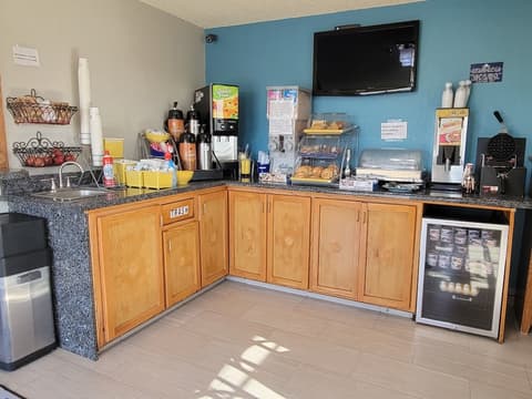 Days Inn by Wyndham Tucumcari, Breakfast buffet