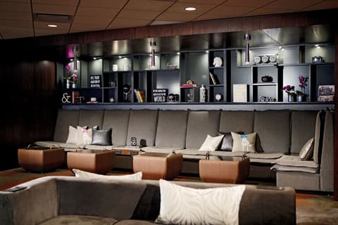 Toronto Marriott City Centre Hotel, Lobby