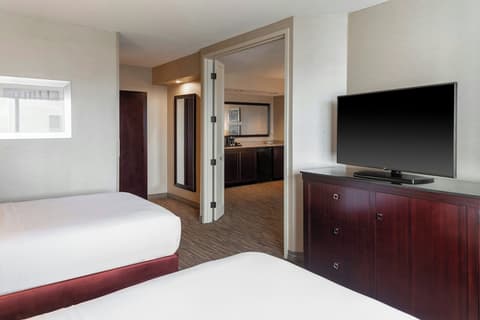 The Capital Suites Hotel, Room