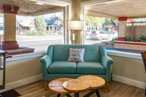 Econo Lodge  Inn & Suites Durango