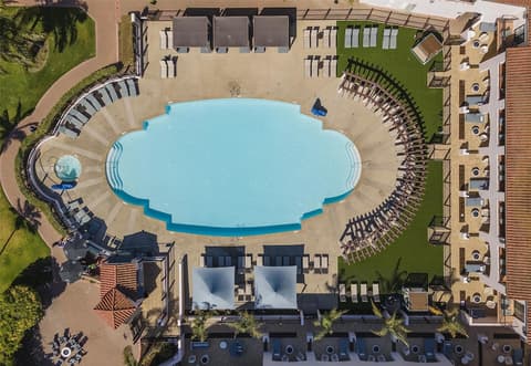 Hilton Santa Barbara Beachfront Resort, Pool