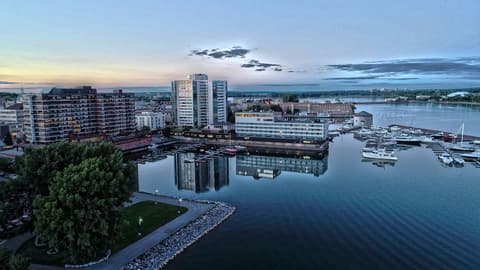 Delta Hotels by Marriott Kingston Waterfront, Exterior