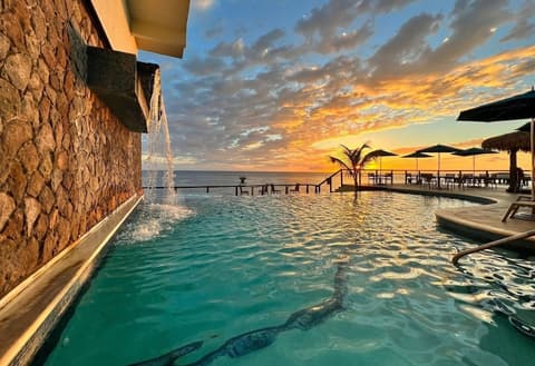 Fort Young Hotel, Pool