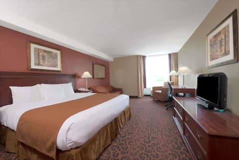 Ramada by Wyndham Niagara Falls/Fallsview, Room