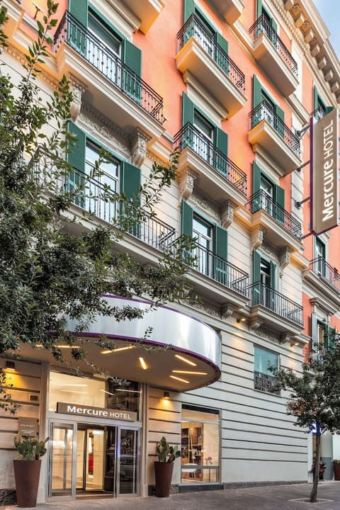 Mercure Napoli Centro Angioino, Exterior