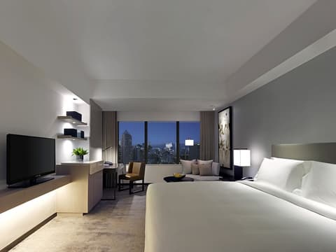 New World Makati Hotel, Room