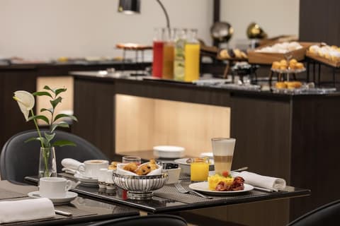 Dom Pedro Lisboa Hotel, a member of Radisson Individuals, Breakfast buffet