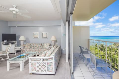 Castle Waikīkī Shore, Living area