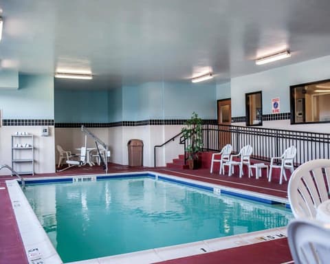 Quality Inn & Suites near St. Louis and I-255, Pool