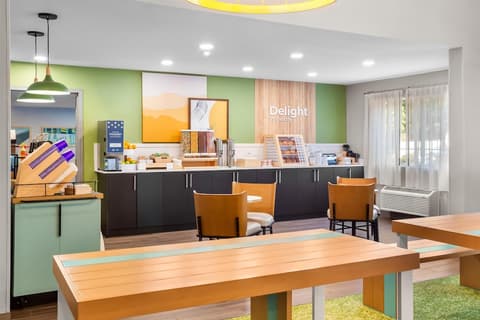 Spark by Hilton Tumwater, Breakfast area