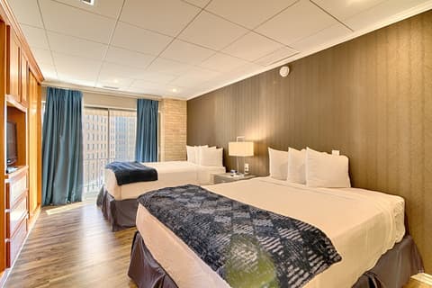 Riverwalk Plaza, Room