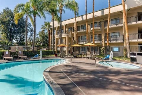 Comfort Inn & Suites Orange County John Wayne Airport, Pool