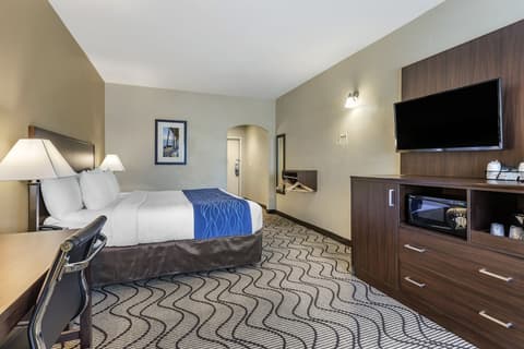 Comfort Inn & Suites Orange County John Wayne Airport, Room