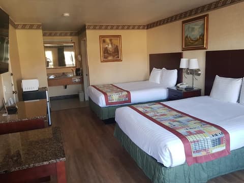 Travelodge by Wyndham Costa Mesa Newport Beach Hacienda