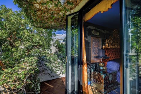 Petit Ermitage, Balcony