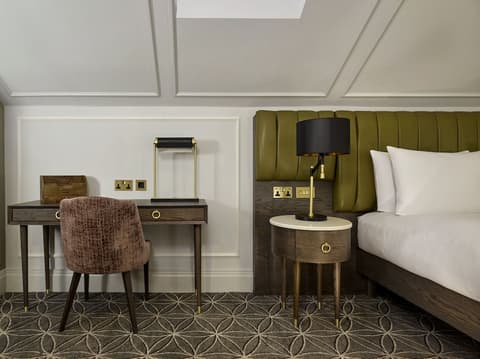 100 Queen's Gate Hotel London Kensington, Curio Collection by Hilton