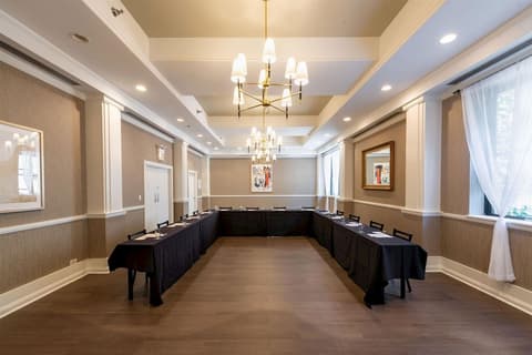 Claridge House Chicago, Tapestry Collection by Hilton, Meeting facility
