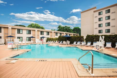 Holiday Inn Hasbrouck Heights-Meadowlands by IHG, Pool
