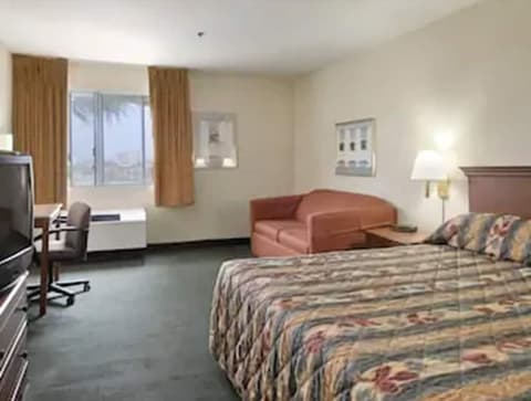 Ramada by Wyndham Hawthorne LAX / LA Stadium