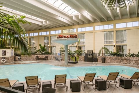 Wyndham Garden Fresno Yosemite Airport, Indoor pool