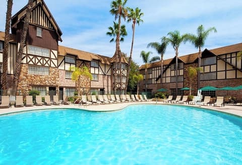 Anaheim Majestic Garden Hotel, Outdoor pool