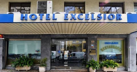 Hotel Excelsior, Front of property
