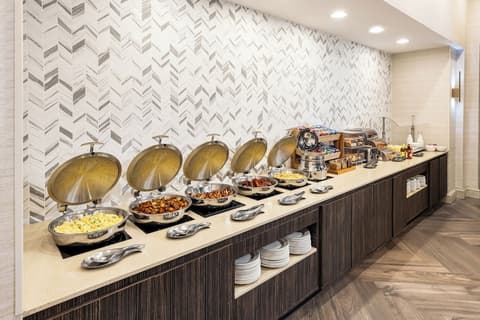 DoubleTree Suites by Hilton Austin Downtown Capitol, Breakfast area