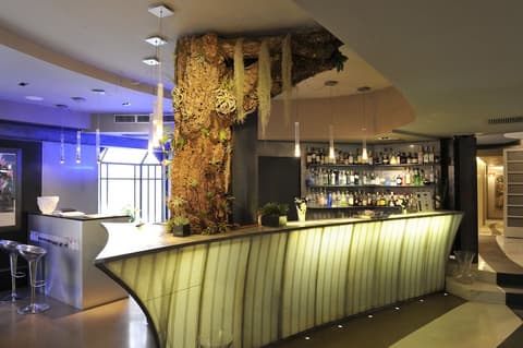 Art Hotel Boston, Bar (on property)