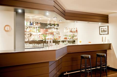 New Hotel Charlemagne, Bar (on property)