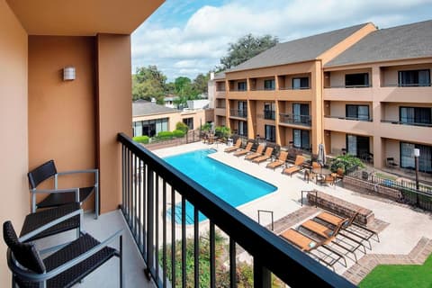 Courtyard by Marriott Savannah Midtown