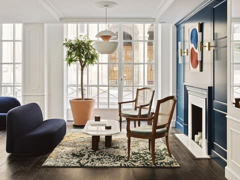 New Hotel Lafayette, Lobby sitting area