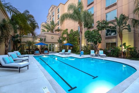 DoubleTree by Hilton Los Angeles - Commerce, Pool