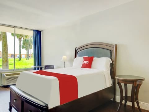 OYO Hotel Dundee By Crystal Lake