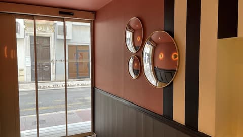 Hôtel Le Seize, Nice, Interior entrance