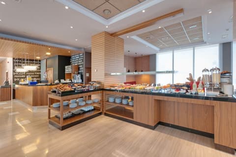 Hotel Madrid Chamartín Affiliated by Meliá, Breakfast area