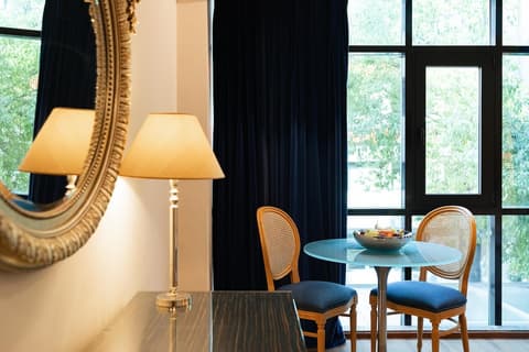 Best Western Plus Embassy Hotel