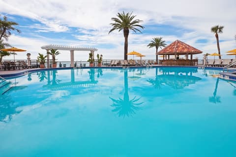Holiday Inn & Suites Clearwater Beach by IHG, Outdoor pool