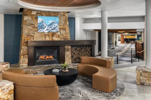 Hilton Whistler Resort & Spa, Lobby