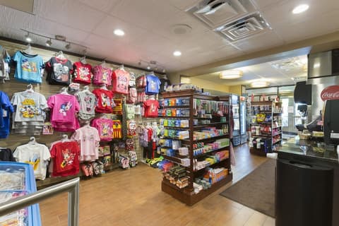 Rosen Inn, closest to Universal, Gift shop