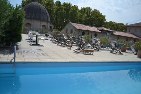 Hotel Le Cloitre St Louis, Outdoor pool